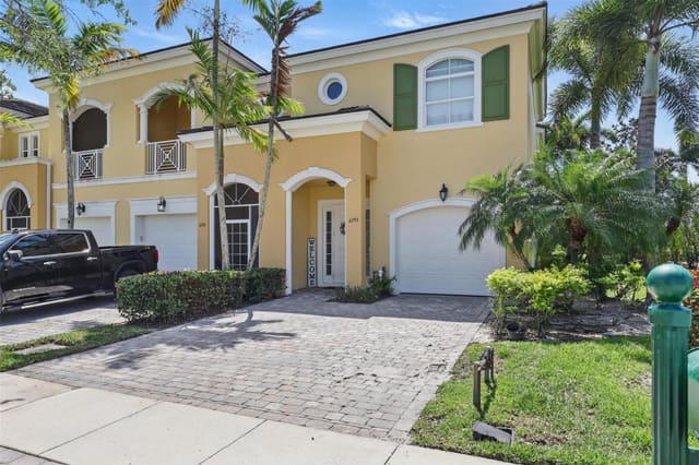 6195 NW Helmsdale Way, sold in St Andrews Townhomes Replat No 2, Port St Lucie, FL