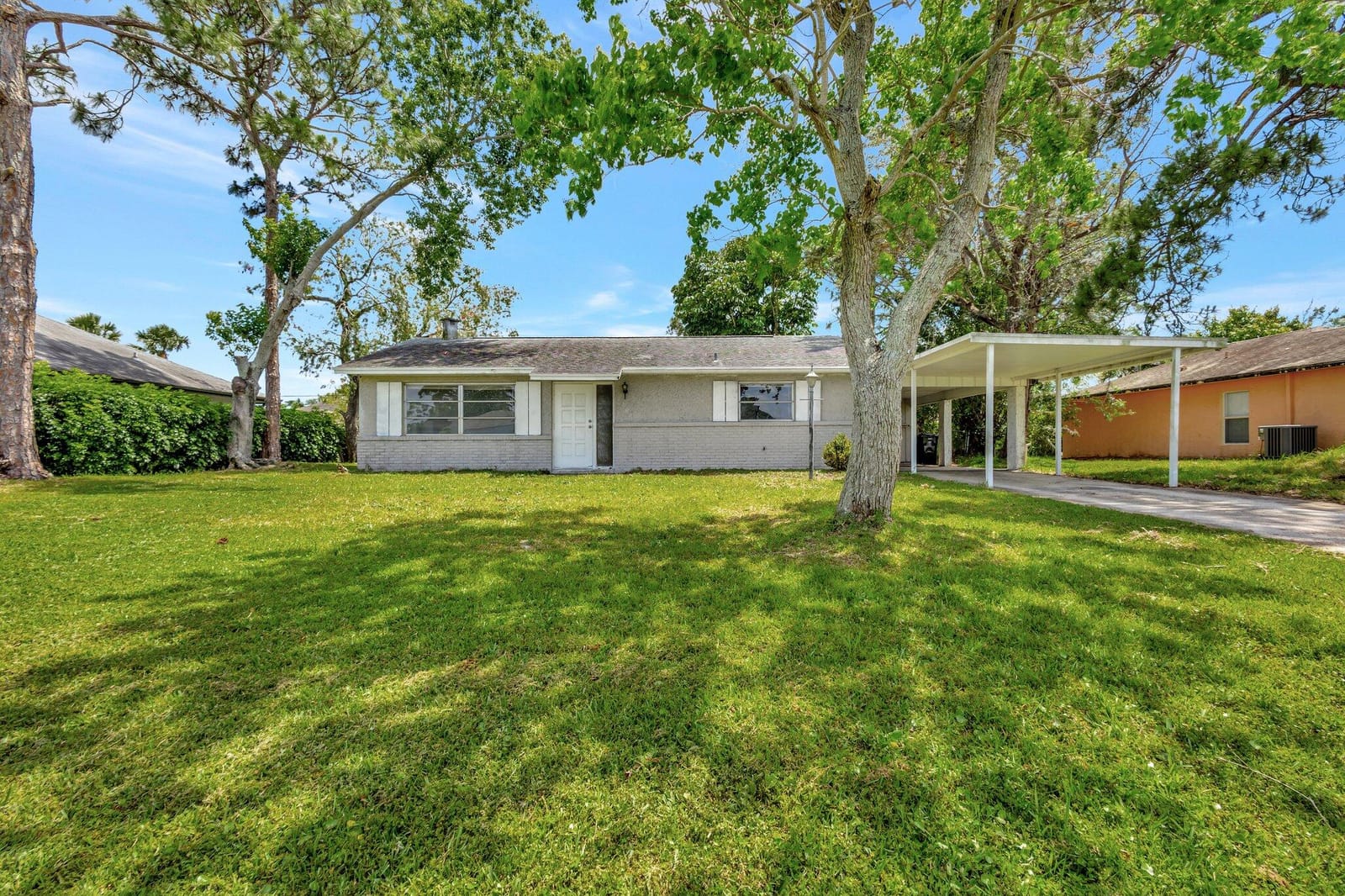 250 SW Thornhill Drive, Port St. Lucie, FL 34984