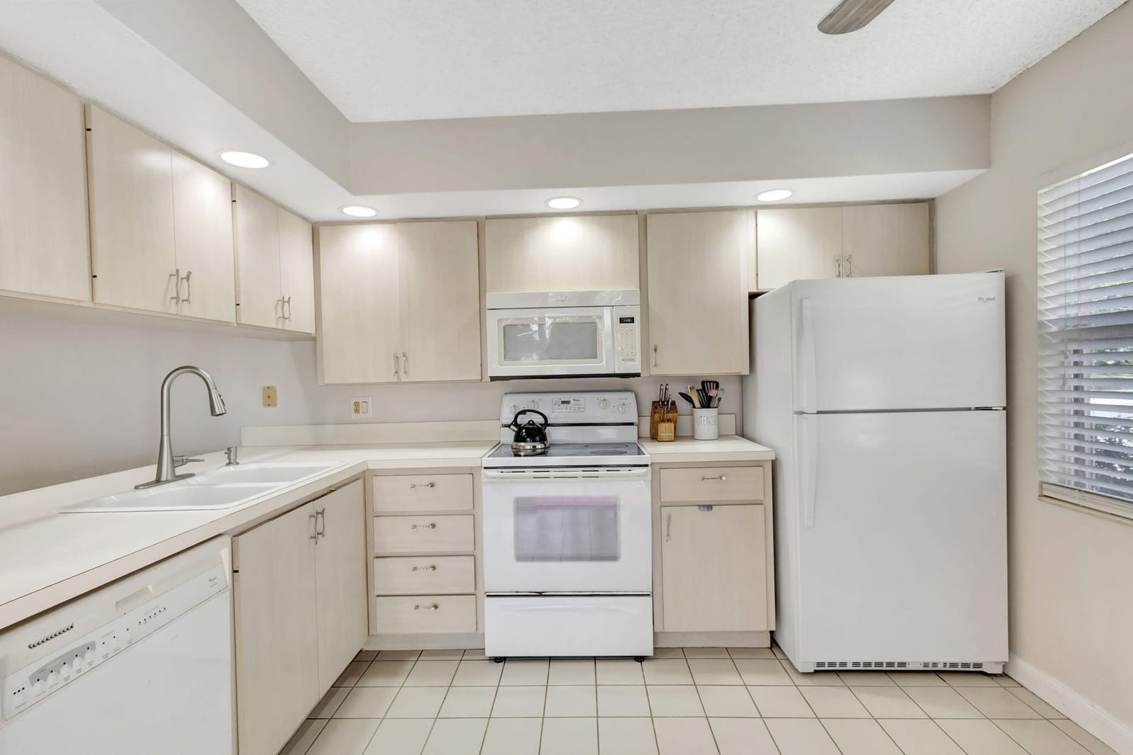 3141 Kingston Court, West Palm Beach, FL 33409 photo 14