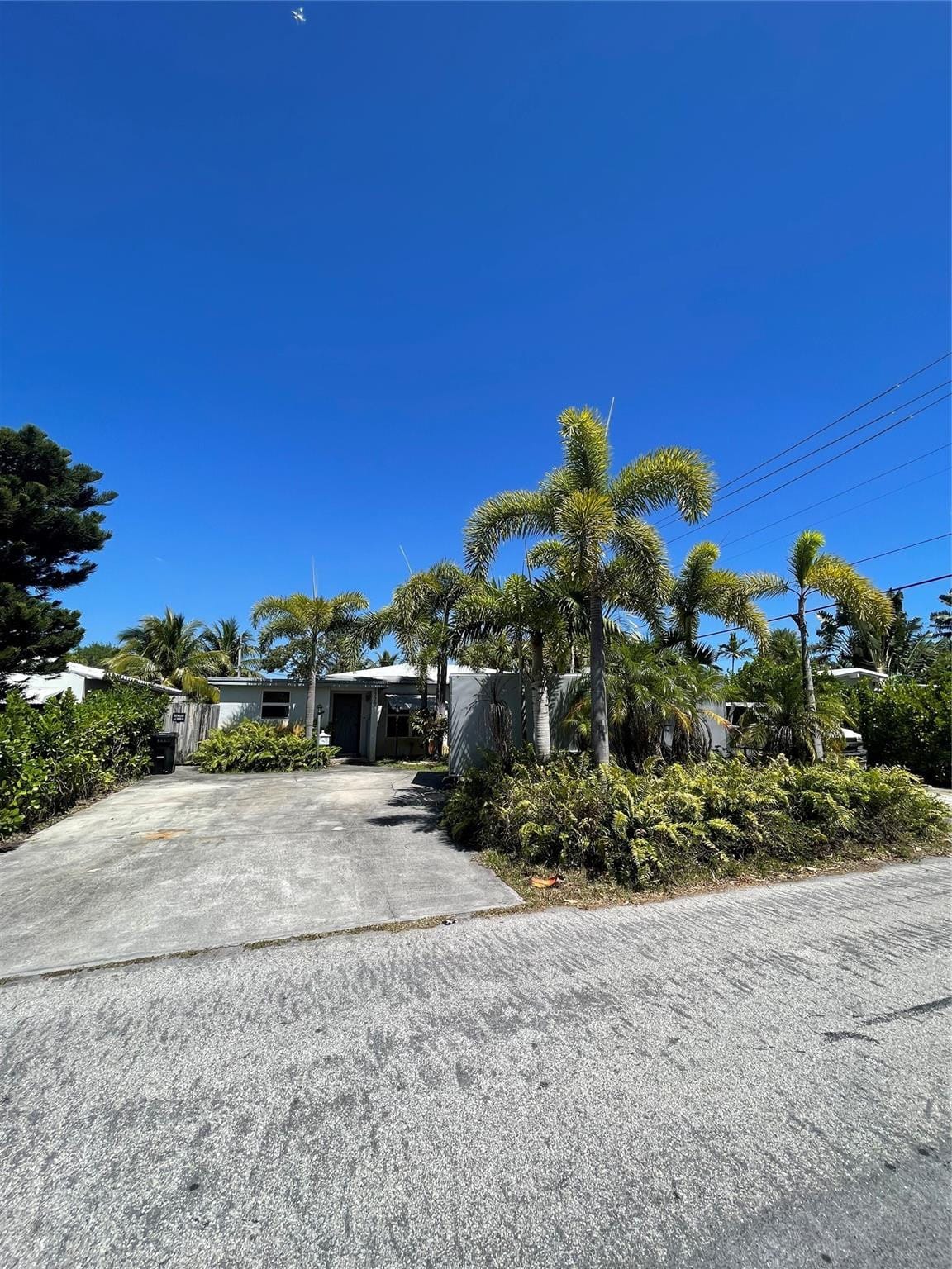1779 NE 16th Street, Fort Lauderdale, FL 33304