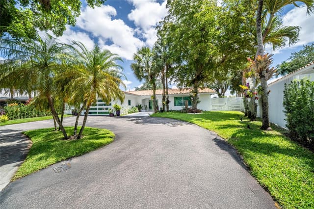 15101 Falkirk Place, sold in Miami Lakes-Lake Glenn El, Miami Lakes, FL