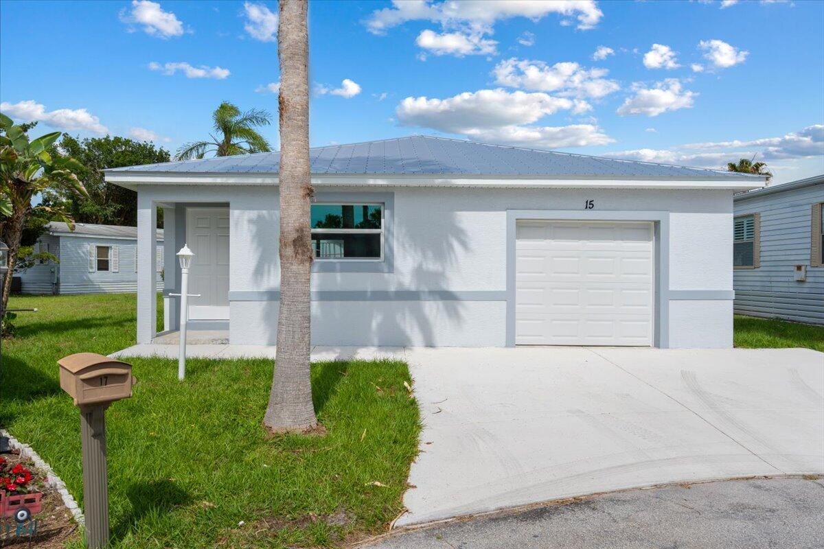 15 Jacaranda Lane, Port St. Lucie, FL 34952