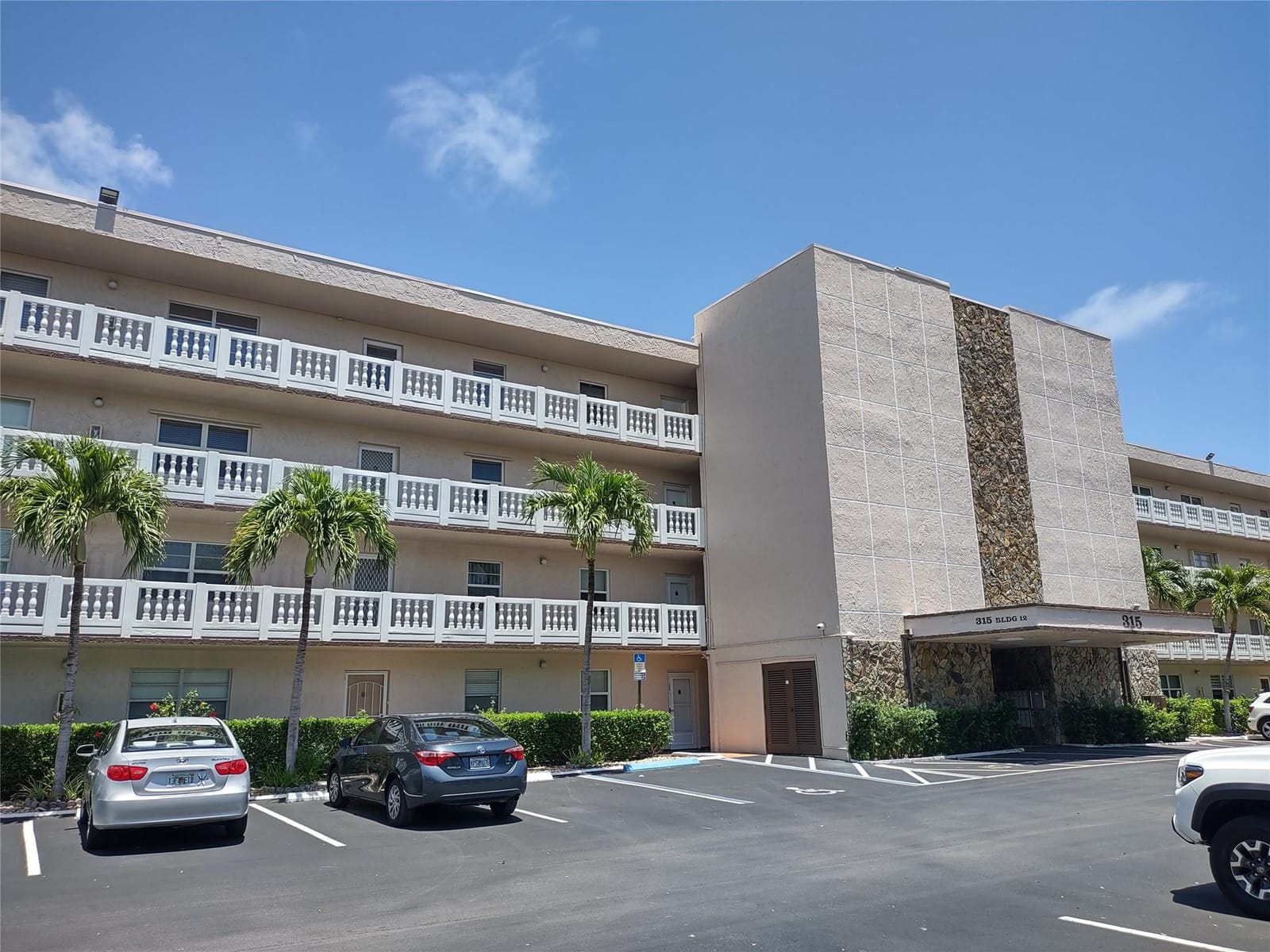 315 SE 11th Terrace 204, Dania Beach, FL 33004