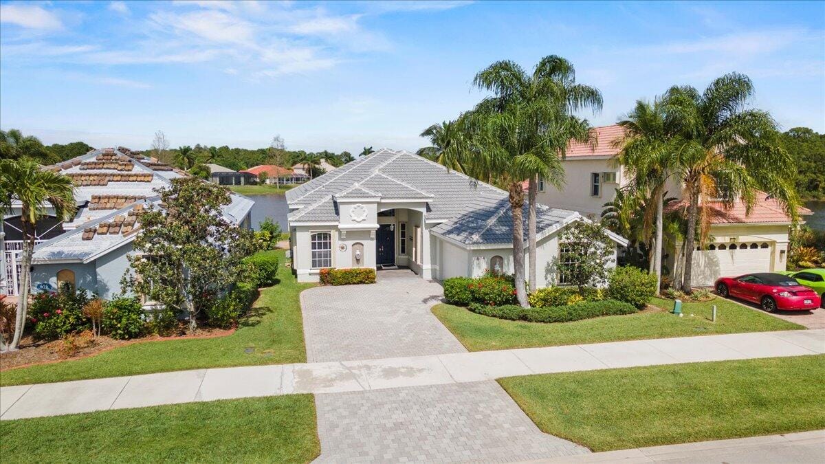 614 SW Lake Charles Circle, Port St. Lucie, FL 34986