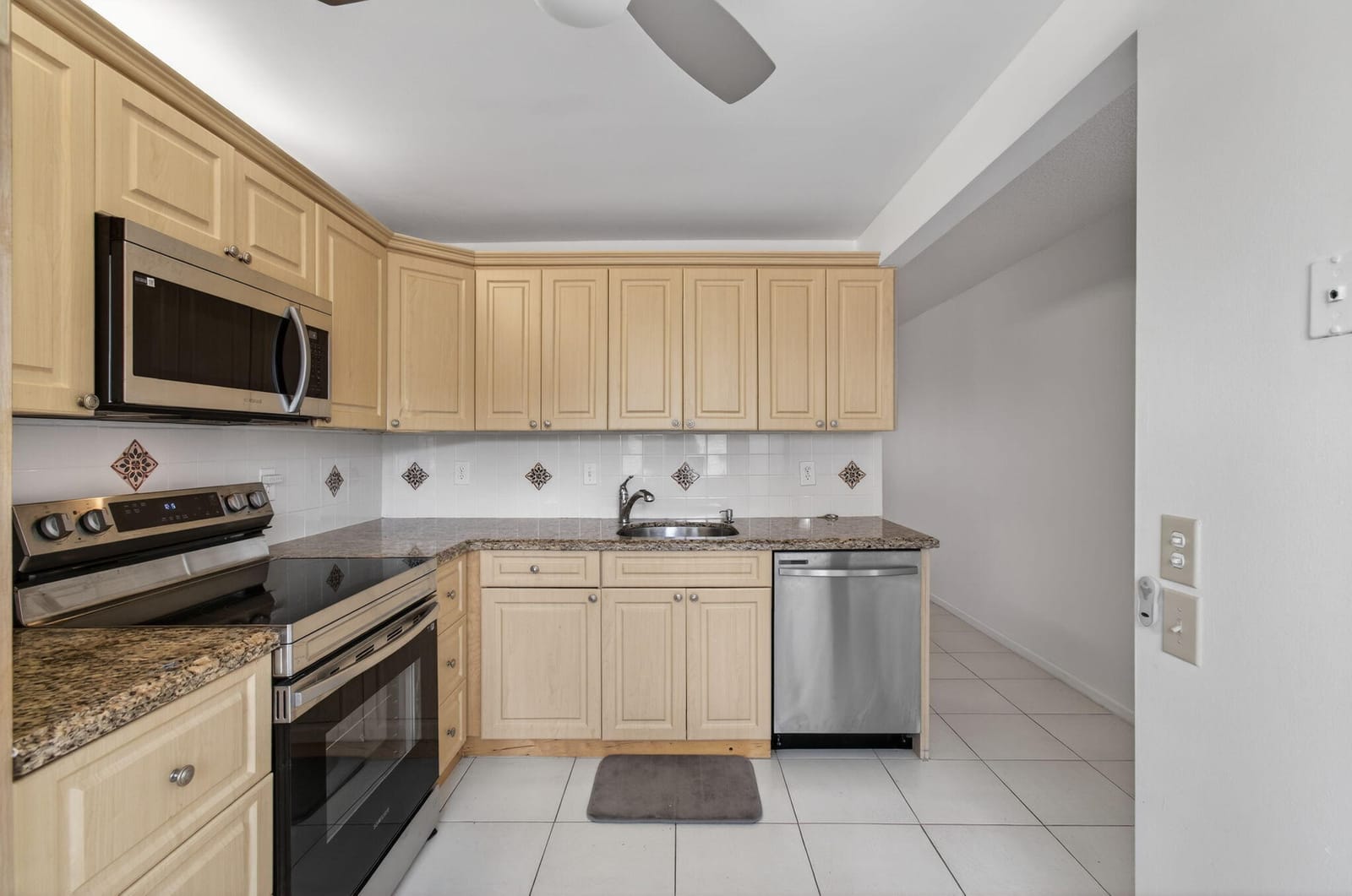 1036 Hythe B B, Boca Raton, FL 33434