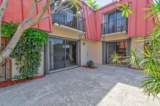 3203 Meridian Way N D, sold in Meridian Park, Palm Beach Gardens, FL
