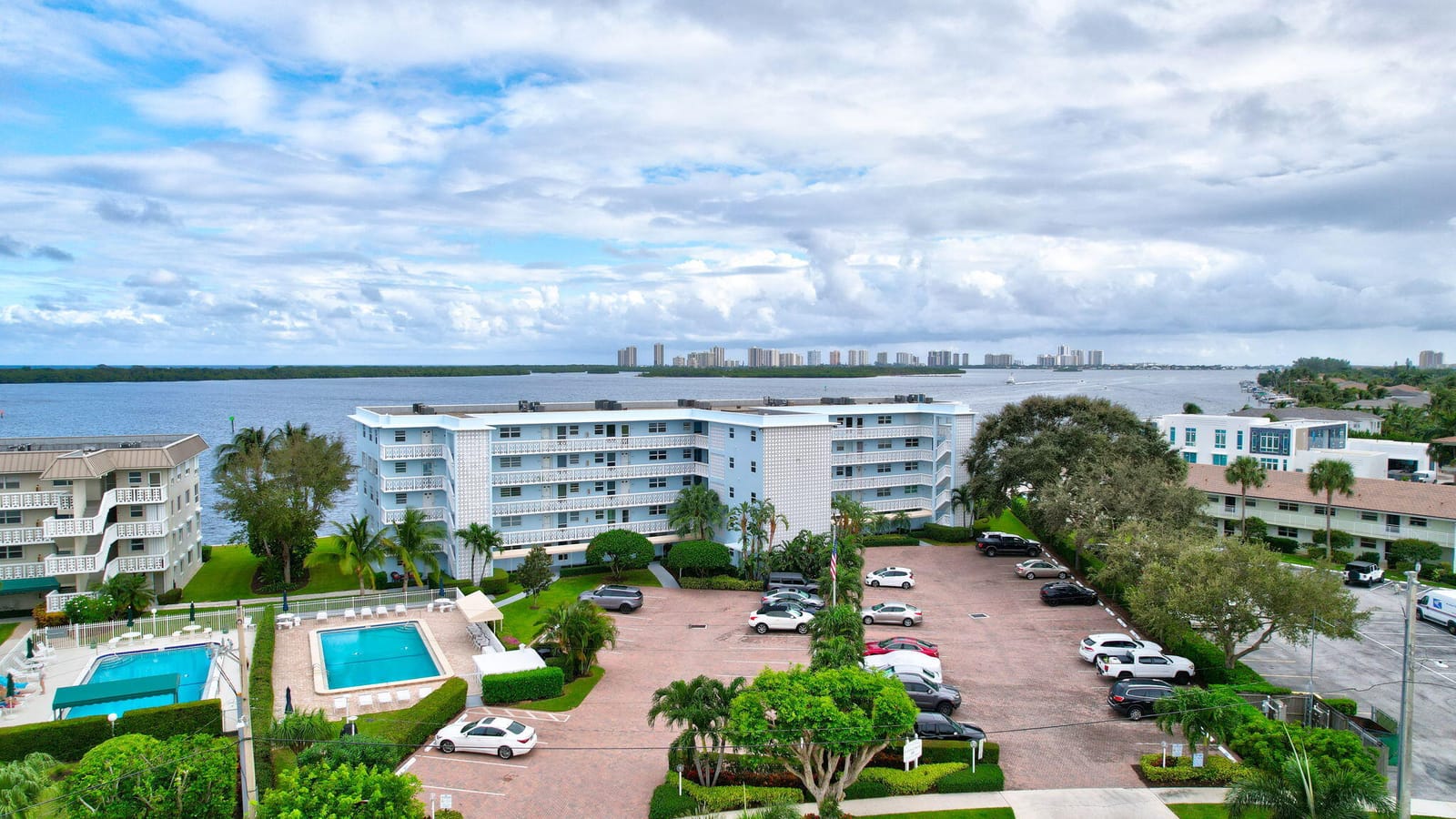 60 Yacht Club Drive 106, North Palm Beach, FL 33408