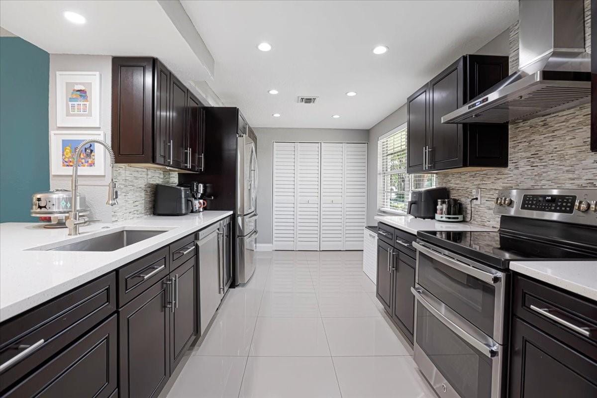 4261 W Palm Aire Drive 107 — photo 5