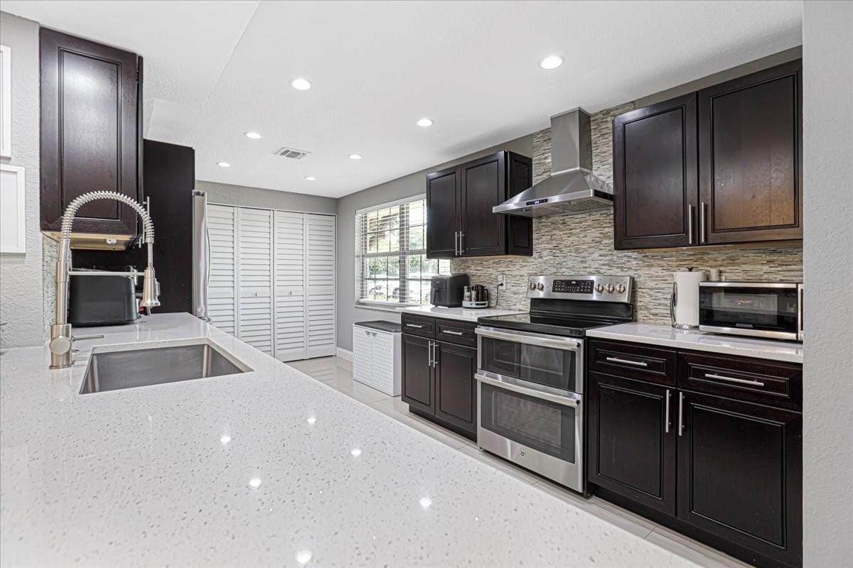 4261 W Palm Aire Drive 107 — photo 6