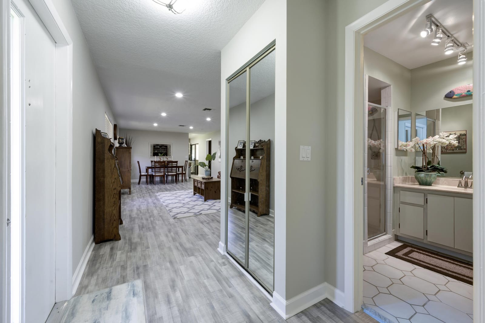 1731 Palmland Drive — photo 3