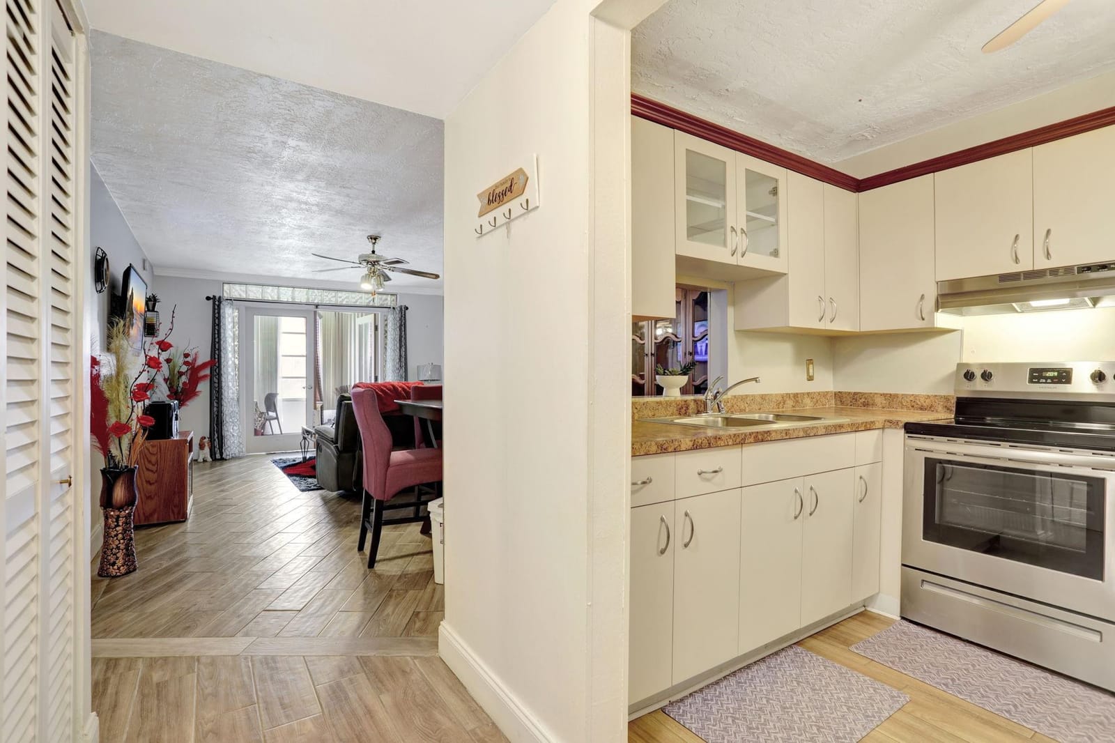 2801 Somerset Drive 112 — photo 4