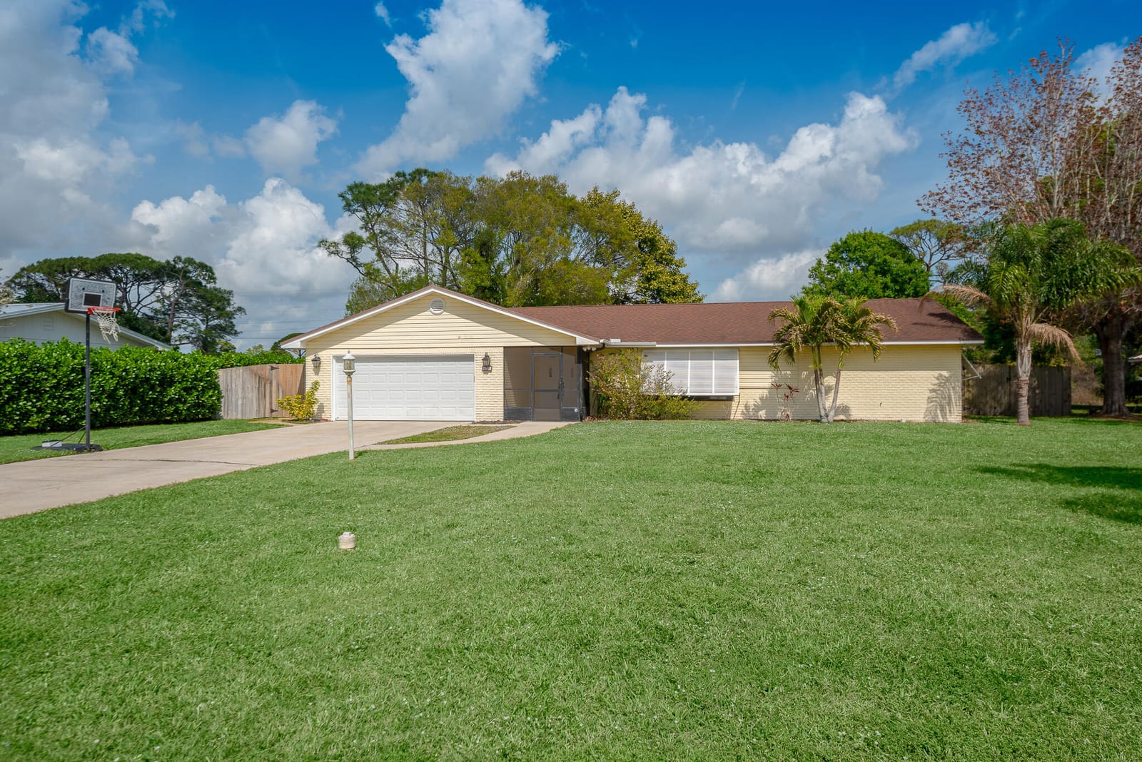 1743 NW Spruce Ridge Drive — photo 2