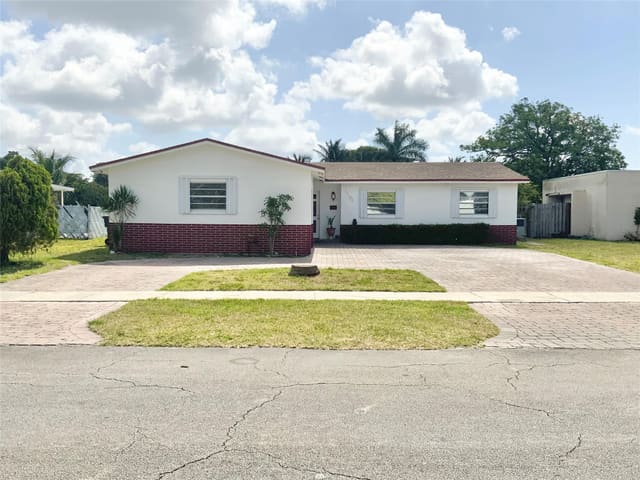 1104 Pinehurst, sold in North Lauderdale Div B, North Lauderdale, FL