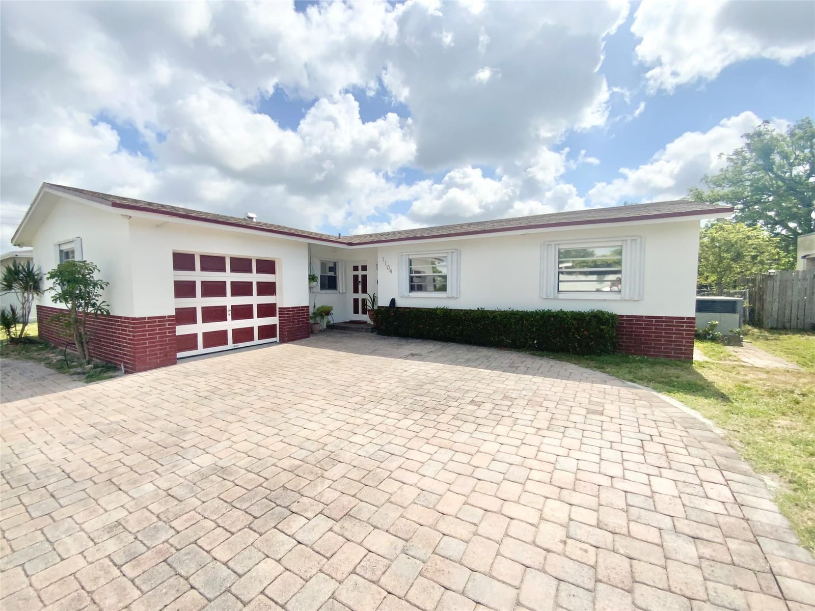 1104 Pinehurst, North Lauderdale, FL 33068 photo 2