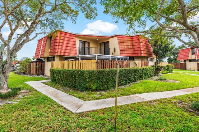 8352 Trent Court #B, Boca Raton, FL 33433
