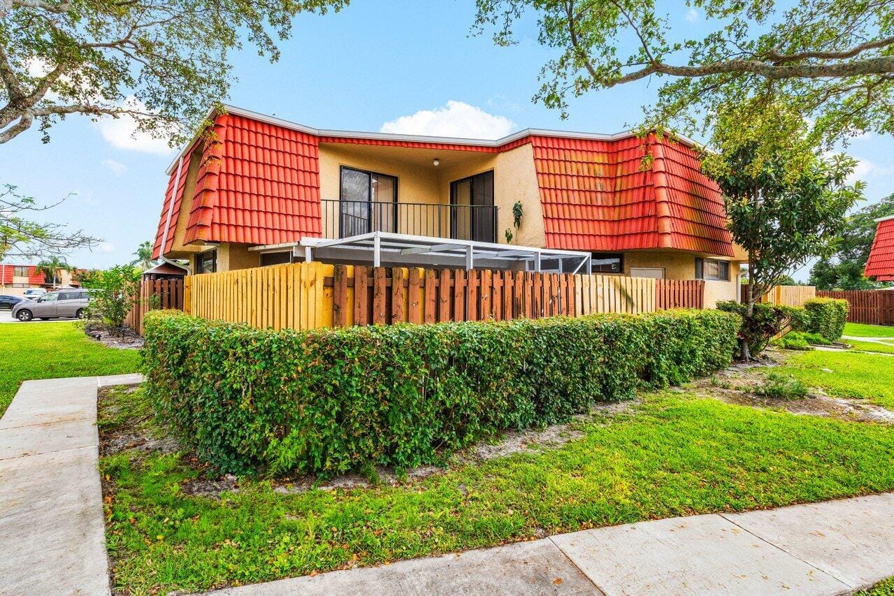 8352 Trent Court #B, Boca Raton, FL 33433 photo 2