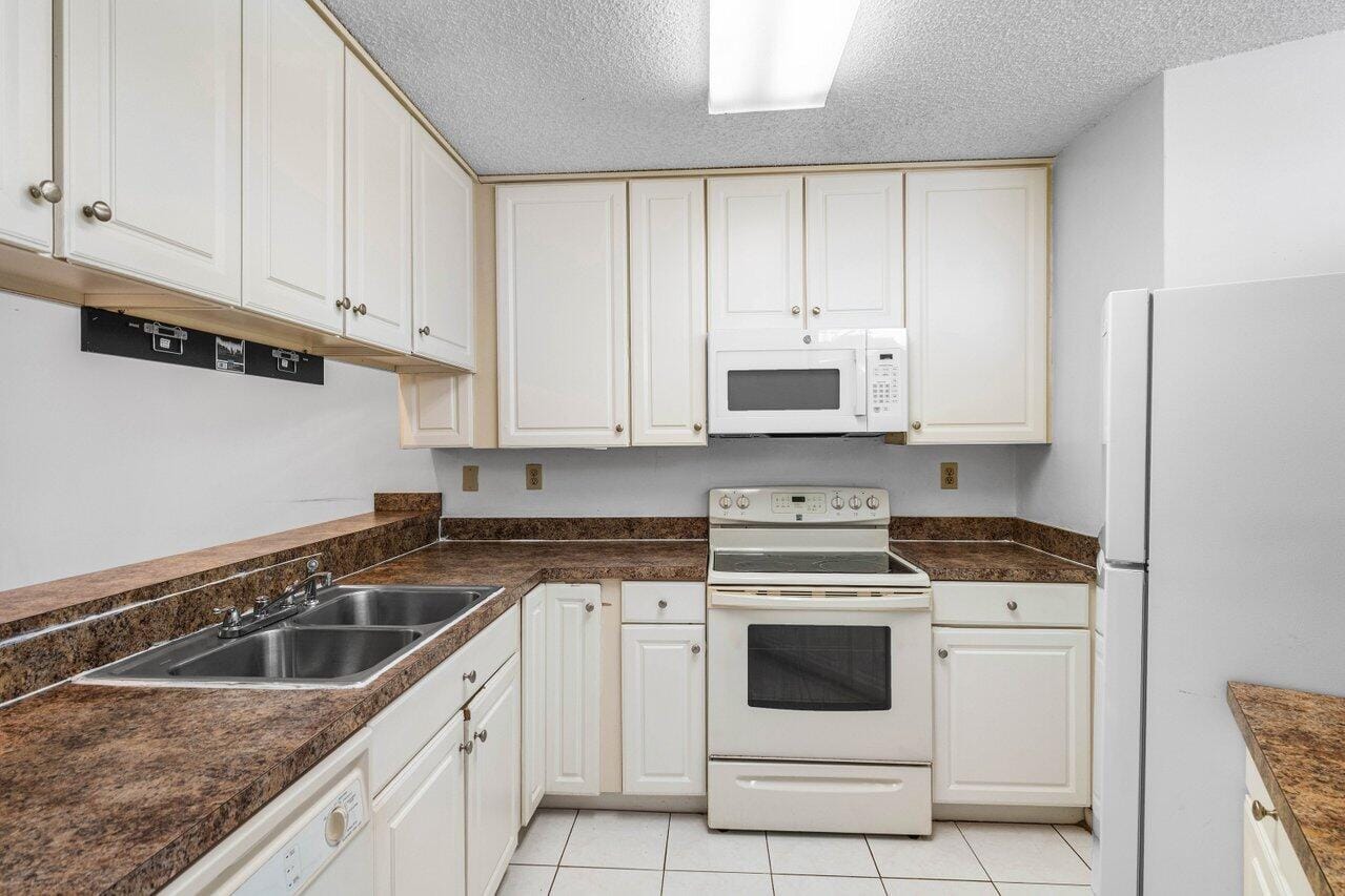 8352 Trent Court #B, Boca Raton, FL 33433 photo 13