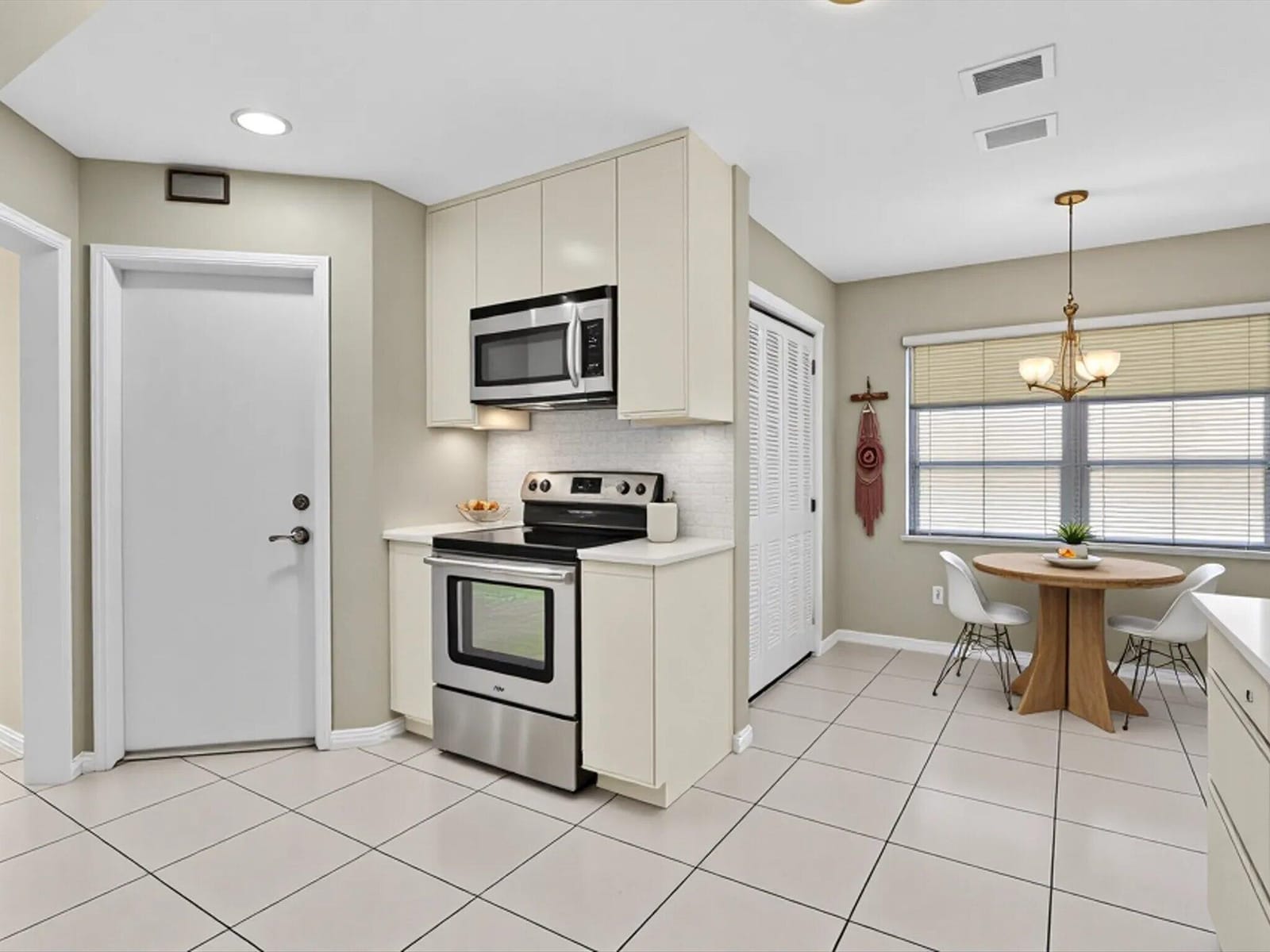 2710 SW 6th Street SW — photo 8
