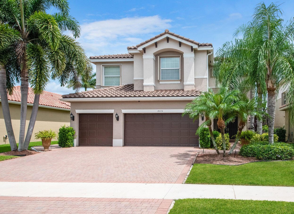 8472 Serena Creek Avenue — photo 2