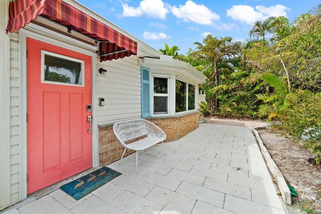 321 N Lakeside Drive — photo 3