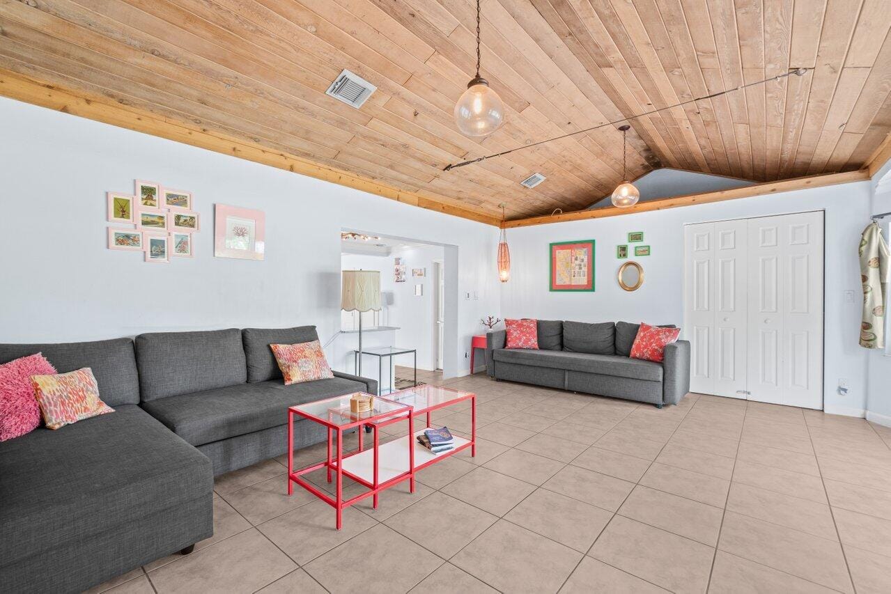 321 N Lakeside Drive — photo 4