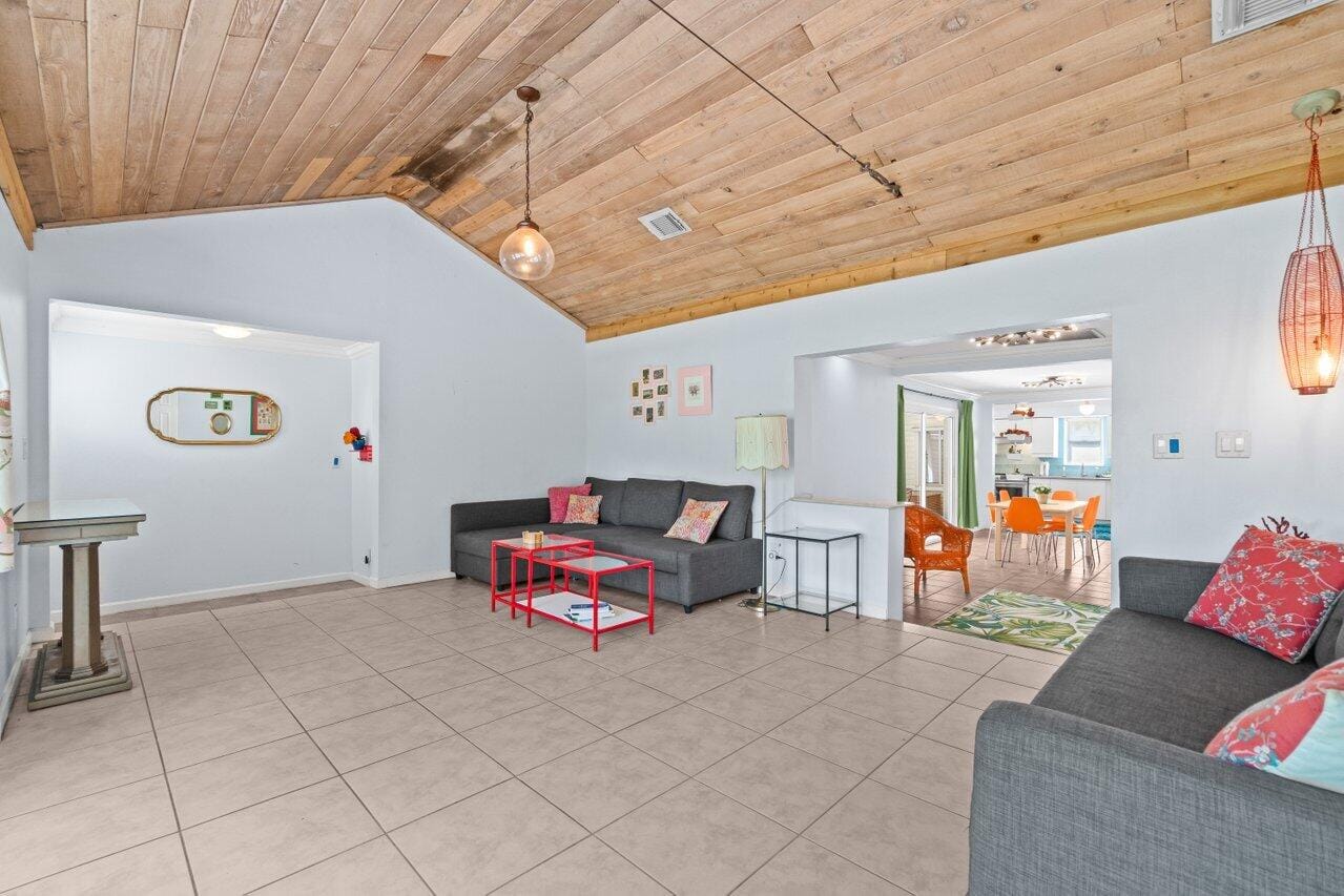 321 N Lakeside Drive — photo 5
