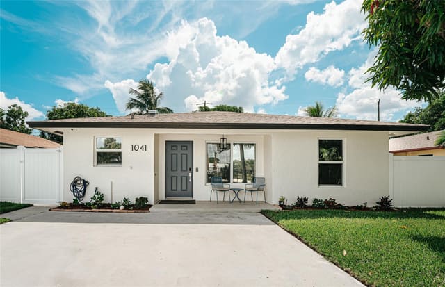 1041 SW 4th Avenue, sold in Sunset Park Delray, Delray Beach, FL