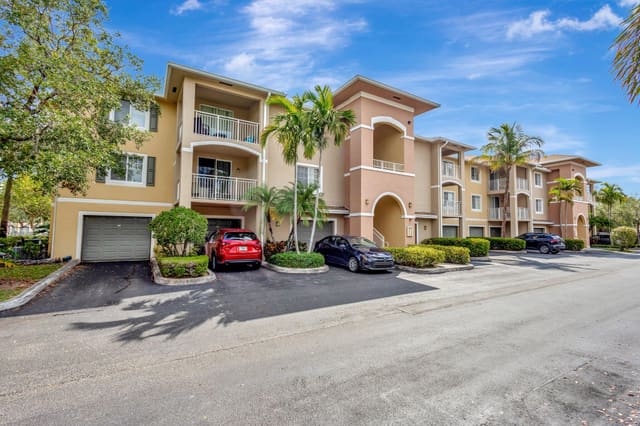 6510 Emerald Dunes Drive 302, West Palm Beach, FL 33411