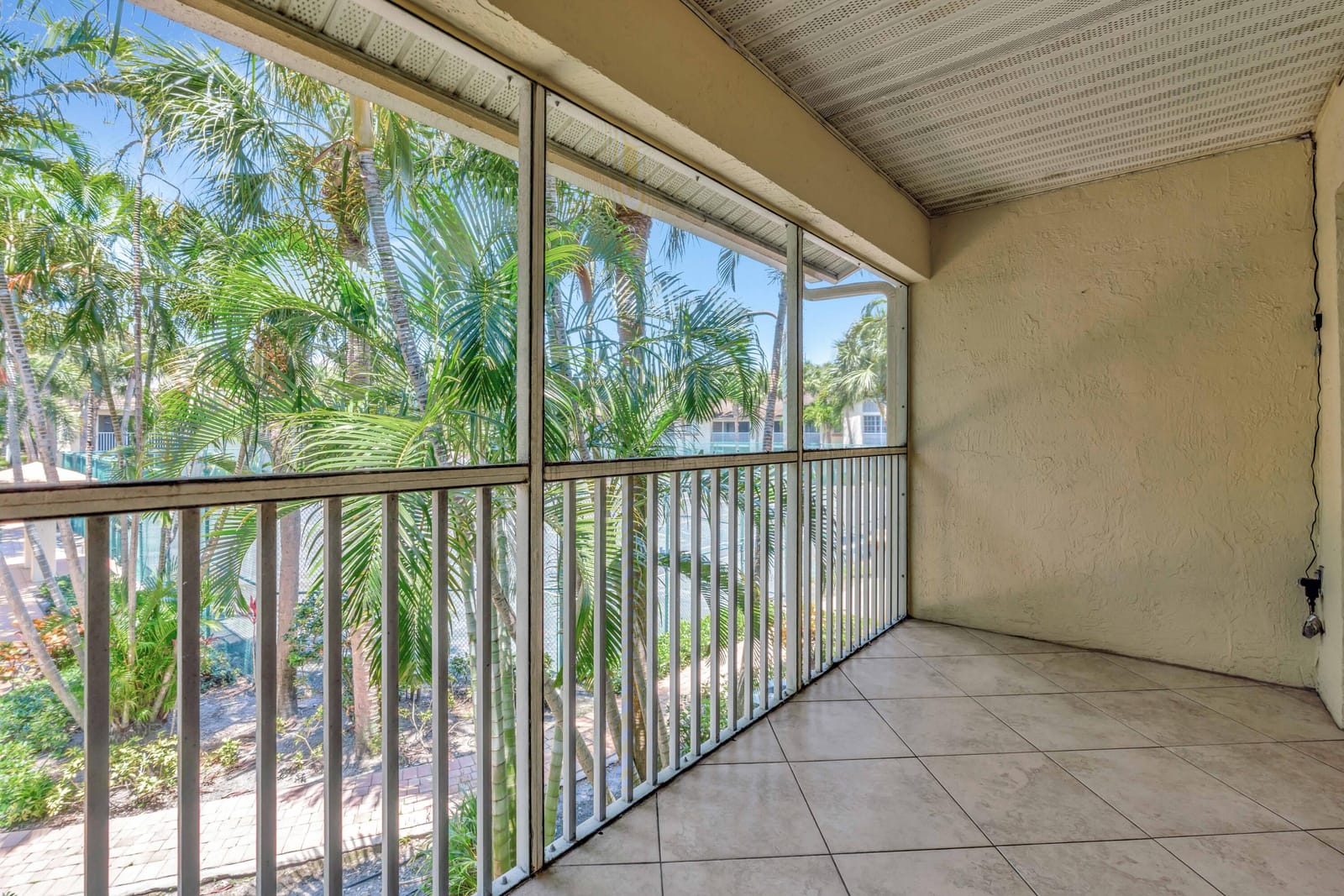19203 Glenmoor Drive — photo 11