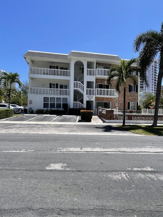 424 N Riverside Drive 102, sold in Coastal House, Delray Beach, FL