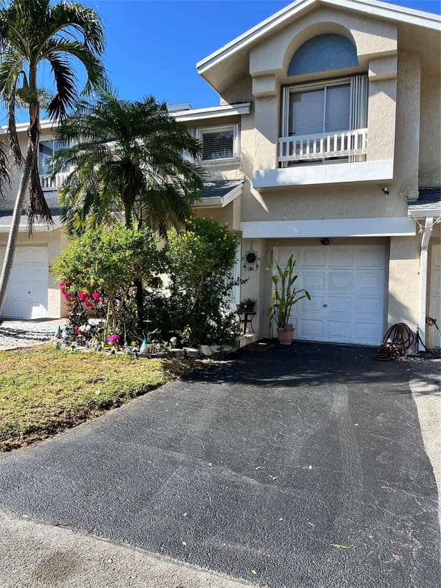 2043 Discovery Circle, Deerfield Beach, FL 33442
