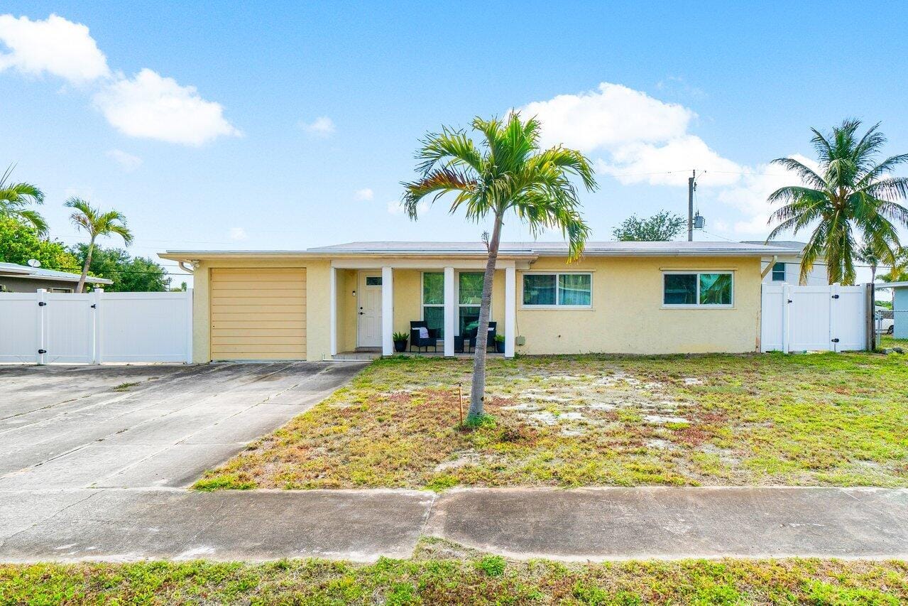 814 S 10th Street, Lantana, FL 33462