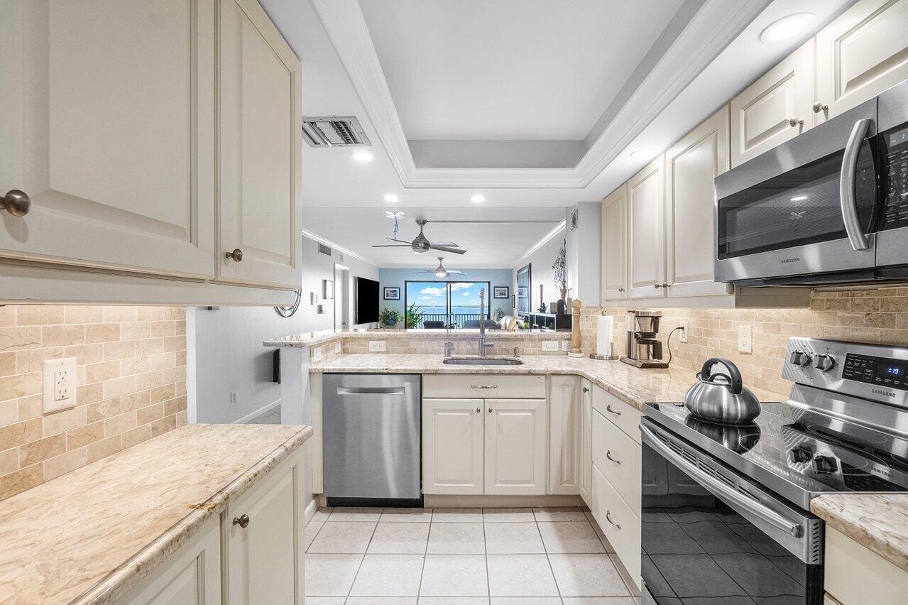 20 NE Plantation Road 203, Stuart, FL 34996 photo 16