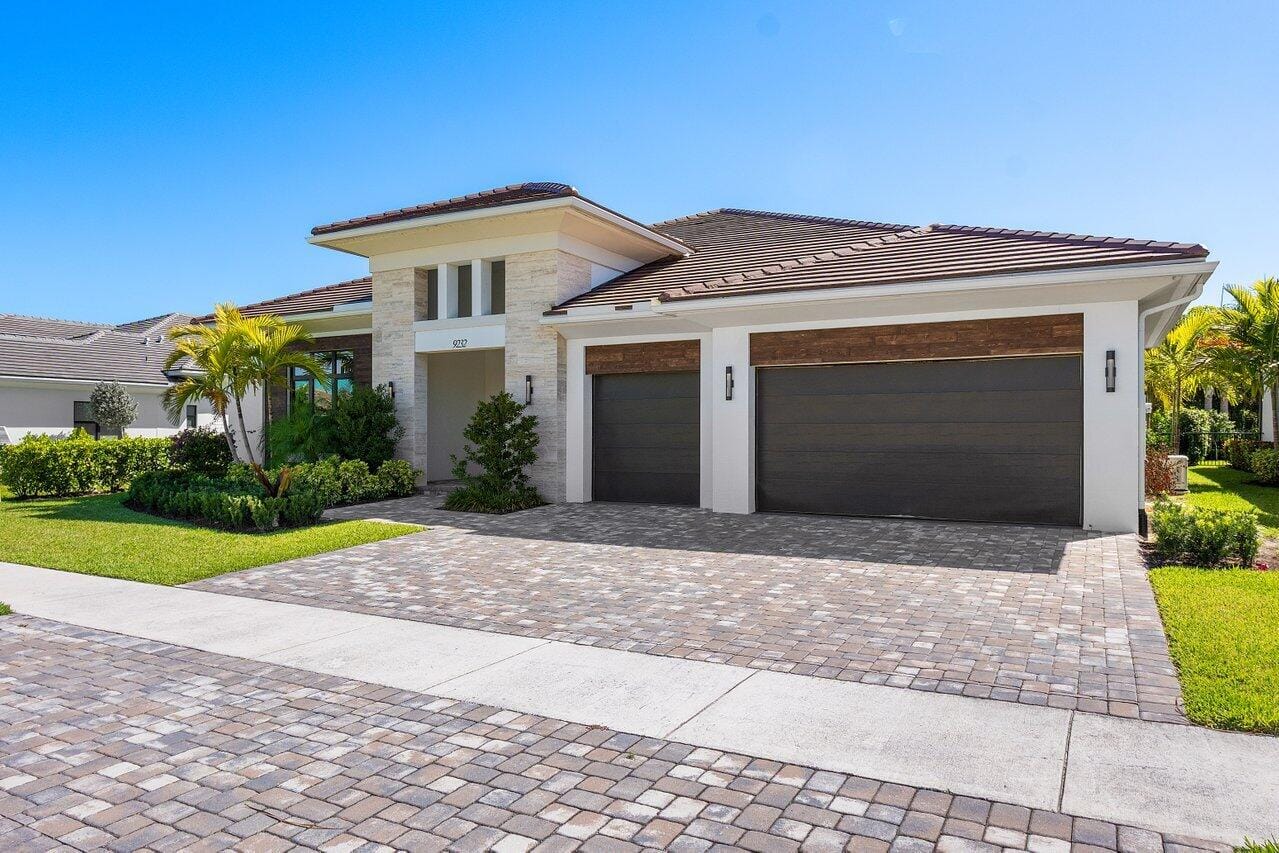 9232 Coral Isles Circle, Palm Beach Gardens, FL 33412