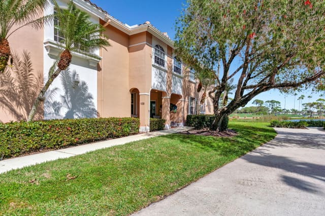 125 Legendary Circle, sold in Legends Condo, Palm Beach Gardens, FL