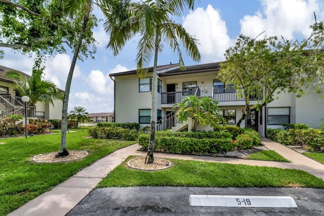 7618 Tahiti Lane 201, sold in Lucerne Pointe One,Two,Three Four,Seven,Eight,Nine, Lake Worth, FL