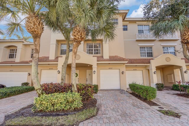 4557 Artesa Way S, sold in Cielo Townhomes At Shops Of Donald Ross, Palm Beach Gardens, FL
