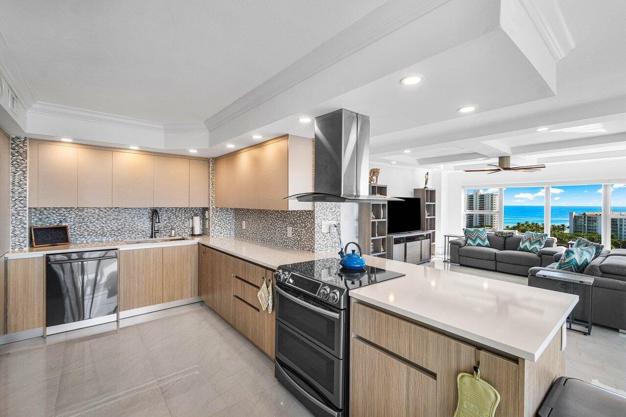 875 E Camino Real 15d, Boca Raton, FL 33432 photo 12