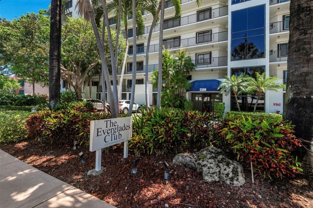 2300 NE 33rd Avenue 703, sold in Everglades Club, Fort Lauderdale, FL