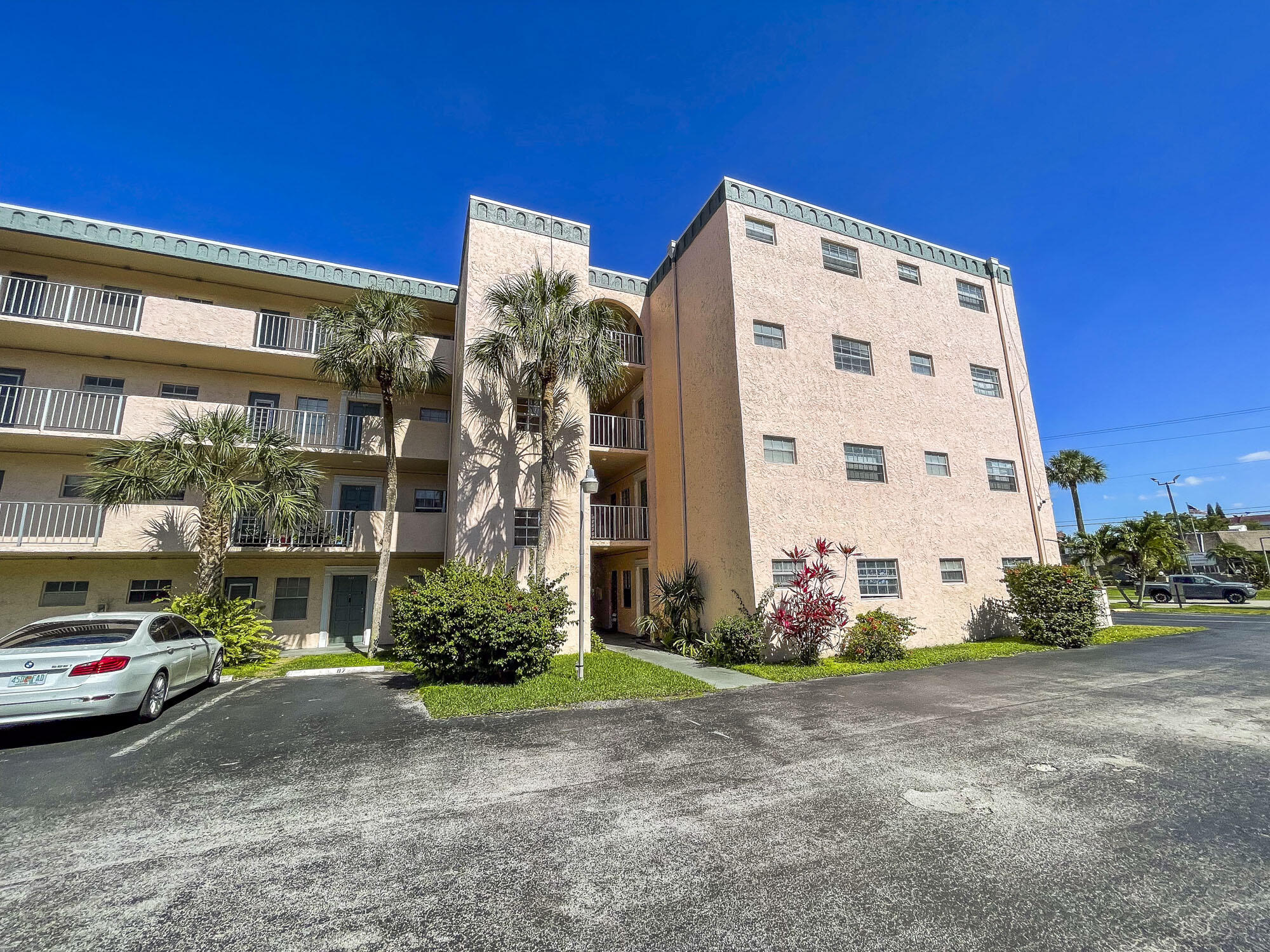 4281 NW 41st Street 320, Lauderdale Lakes, FL 33319, Lauderdale Lakes