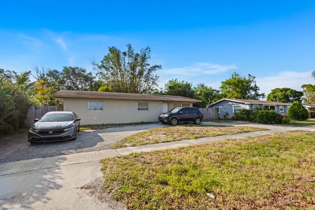 215 Huron Place, sold in Palm Beach Lakes South, West Palm Beach, FL