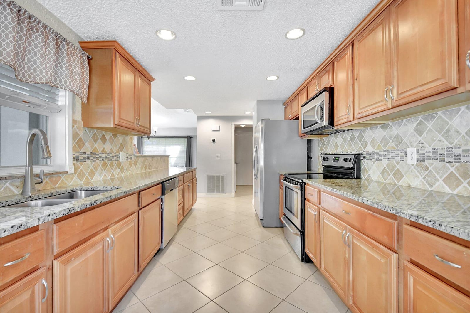 8437 Mildred Drive W, Boynton Beach, FL 33472 photo 13