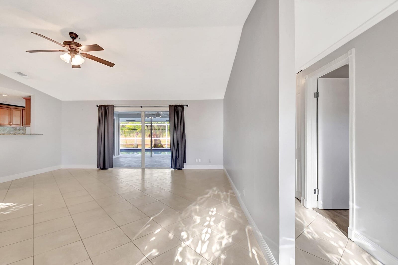 8437 Mildred Drive W, Boynton Beach, FL 33472 photo 6