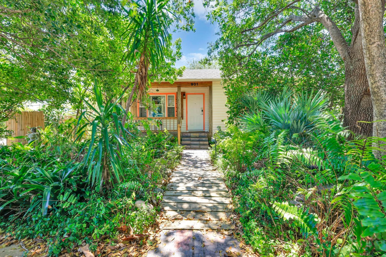 901 18th Avenue N, Lake Worth Beach, FL 33460