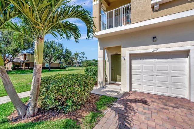 3031 SE Lexington Lakes Drive 202, Stuart, FL 34994
