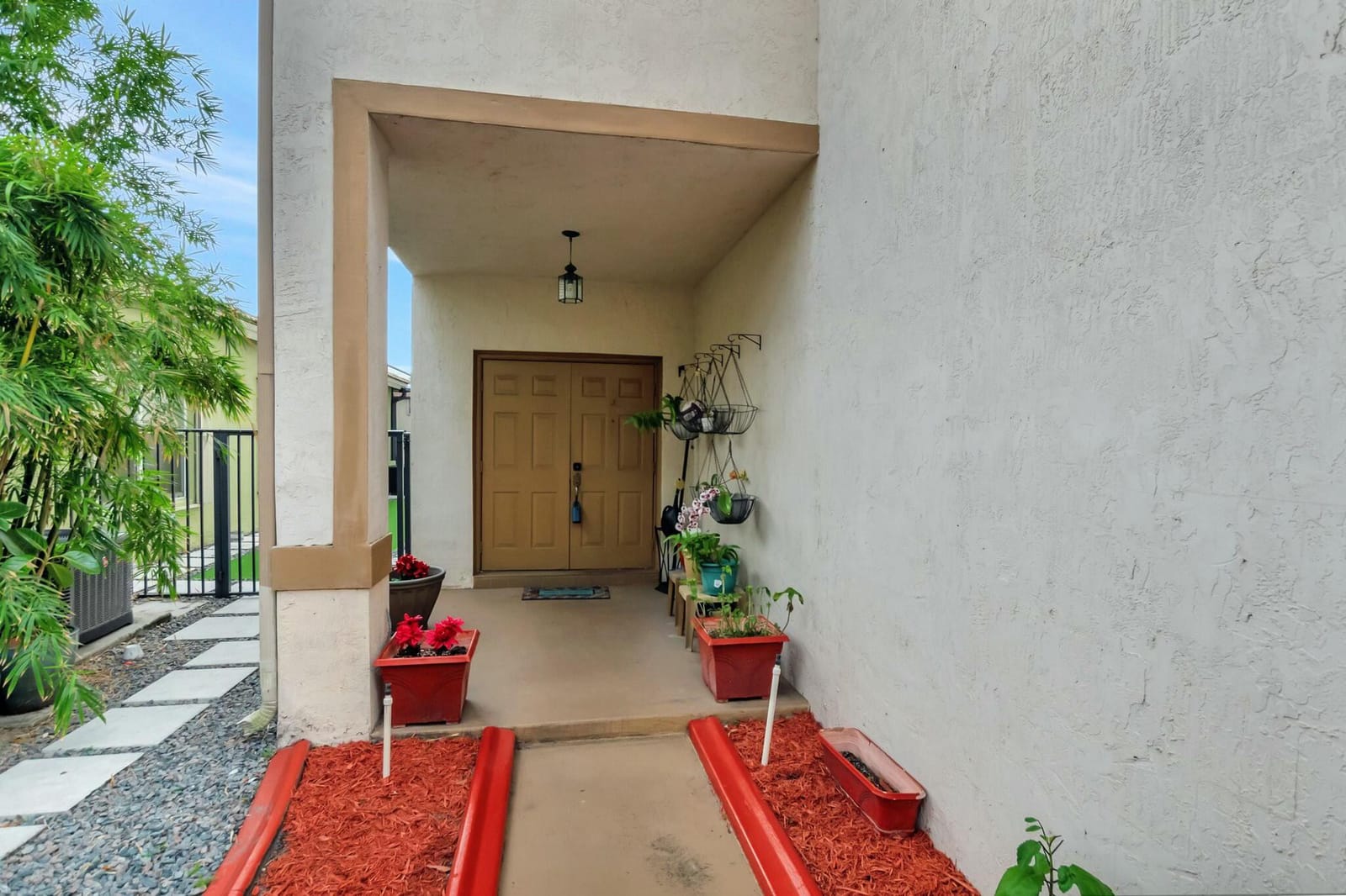 4940 Pelican Manor — photo 2