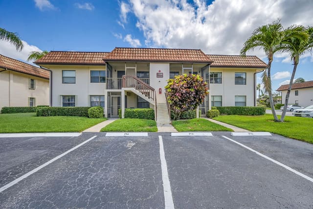 7226 Golf Colony 201 Court, sold in Lucerne Lakes Golf Colony, Lake Worth, FL