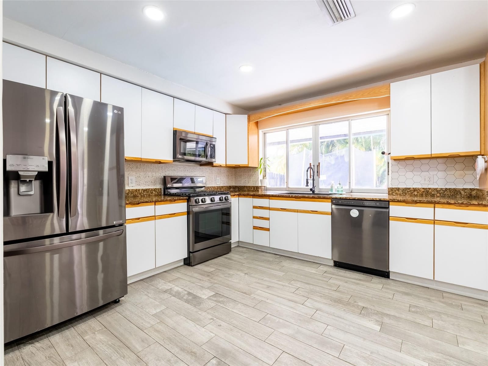 2919 NW 120th Way — photo 4