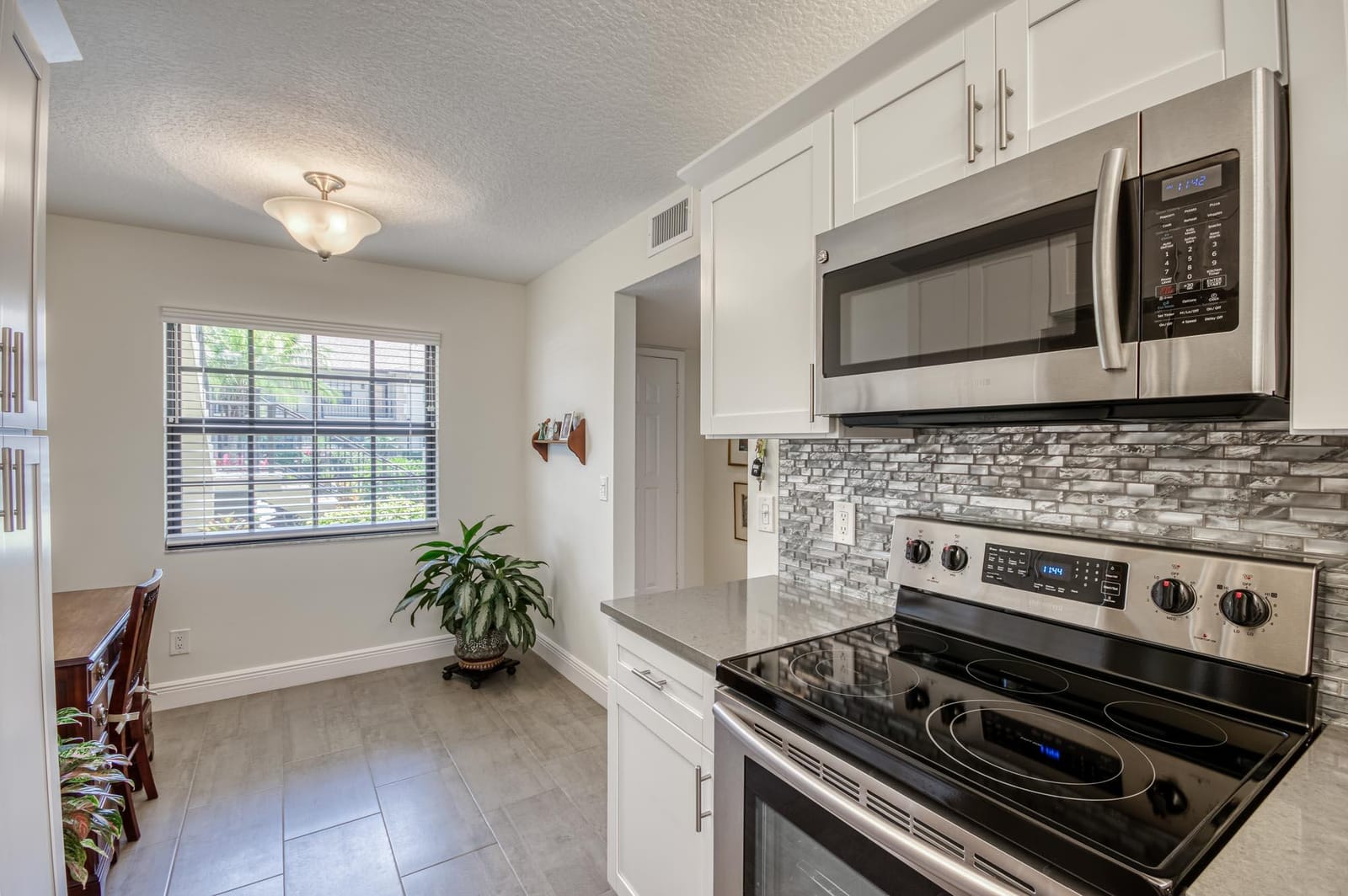 901 Pinecrest Circle E, Jupiter, FL 33458 photo 3