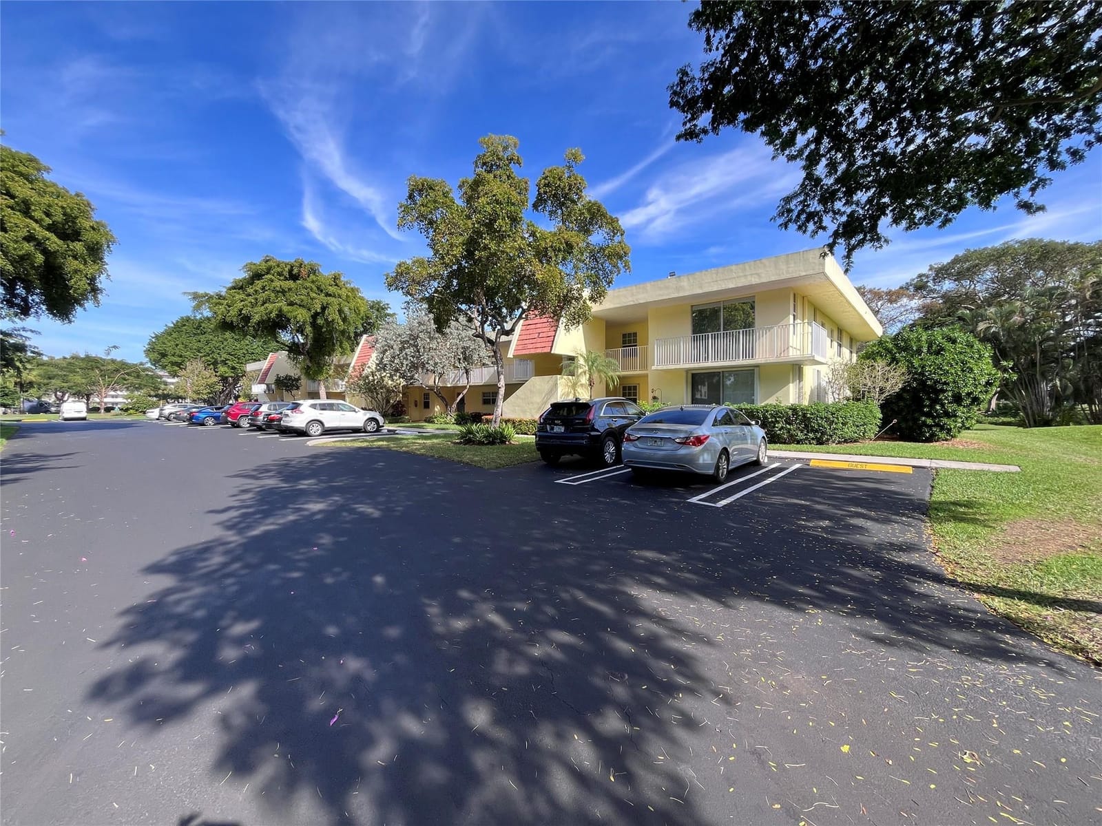 500 Oaks Lane 208, Pompano Beach, FL 33069